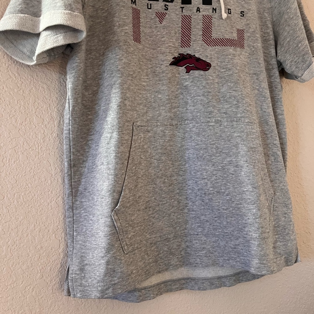 Under Armour Men’s Short Sleeve Hoodie with MC MUSTANGS Logo - Picture 4 of 6